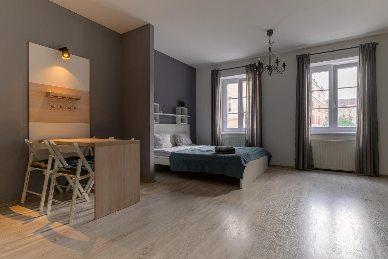 Euro Square Studios Загреб Экстерьер фото